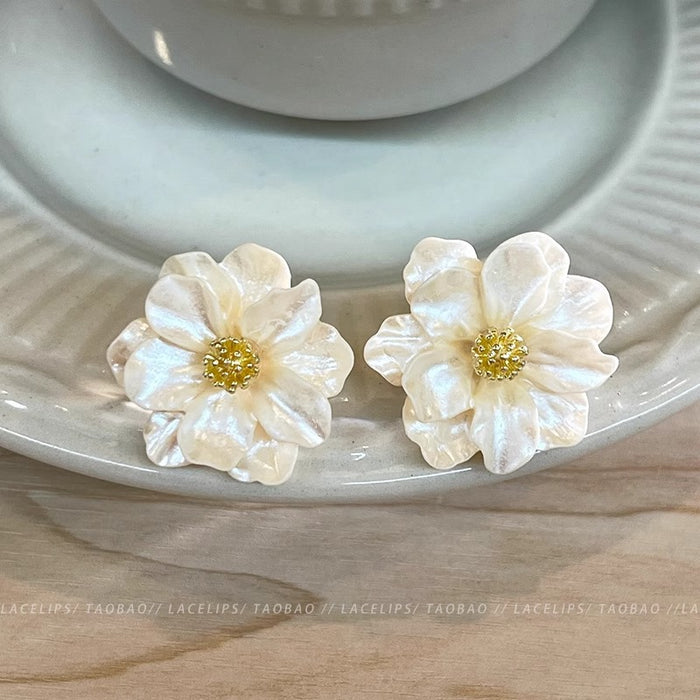 Wholesale High-end camellia earrings, feminine, luxurious, versatile and niche design earrings