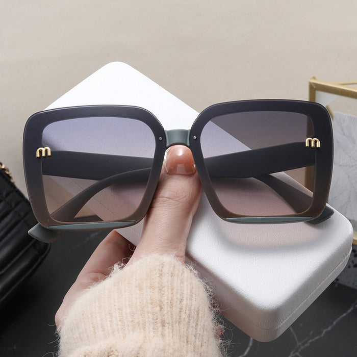 Wholesale Large frame black UV resistant sunshade sunglasses with a high-end temperament