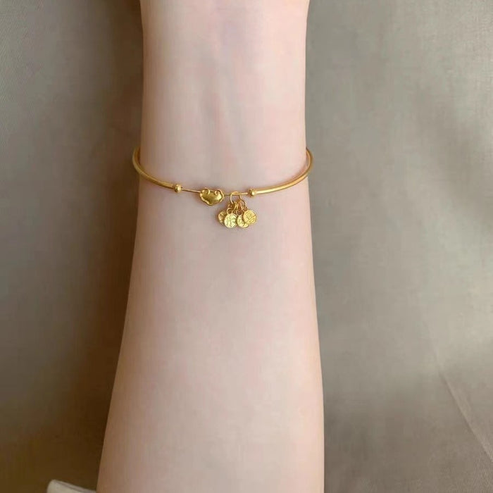 Wholesale The bracelet features a niche design with a light luxury style and a plain circle. It is a handmade accessory