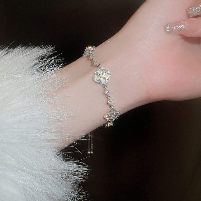 Wholesale Four petal zircon flower bracelet with light luxury temperament, new bracelet accessories