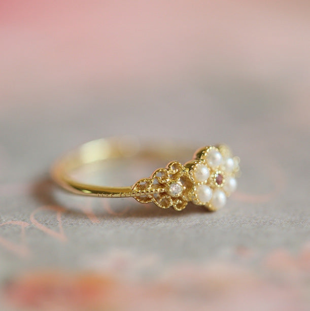 Wholesale New product inlaid with pearl petals ring, fashionable personality, light luxury, niche index finger