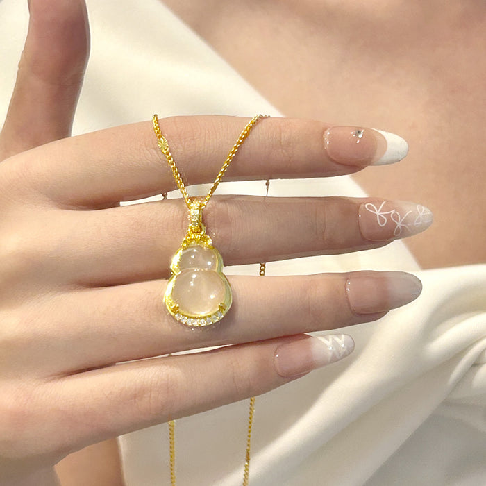 Wholesale The necklace has a simple temperament and a sense of luxury, with a retro and versatile collarbone chain