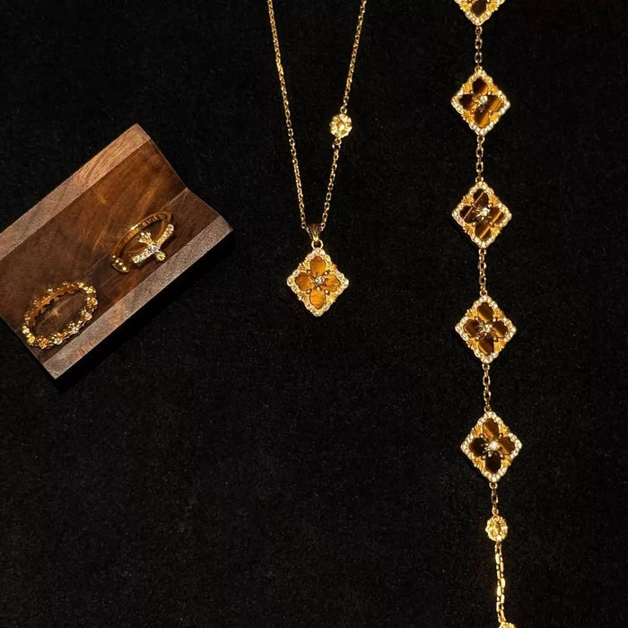 Wholesale Old Money Style Tiger Eye Stone Four Leaf Clover Pendant Necklace 24K Gold Plated Brass Jewelry Accessory