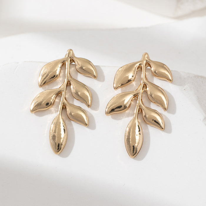 Wholesale Alloy leaf shaped hollowed out earrings metal stud earrings