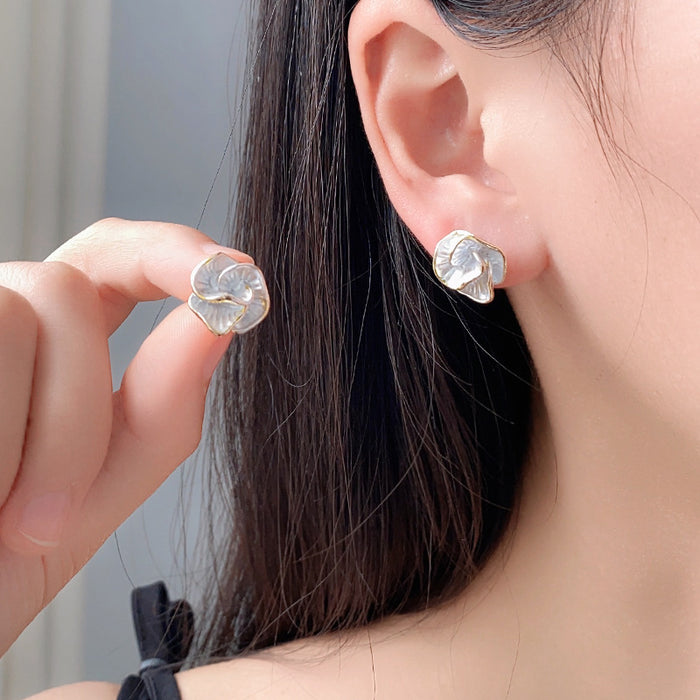 Wholesale Unique niche design, light luxury, high-end camellia flower earrings, feminine earrings, wholesale