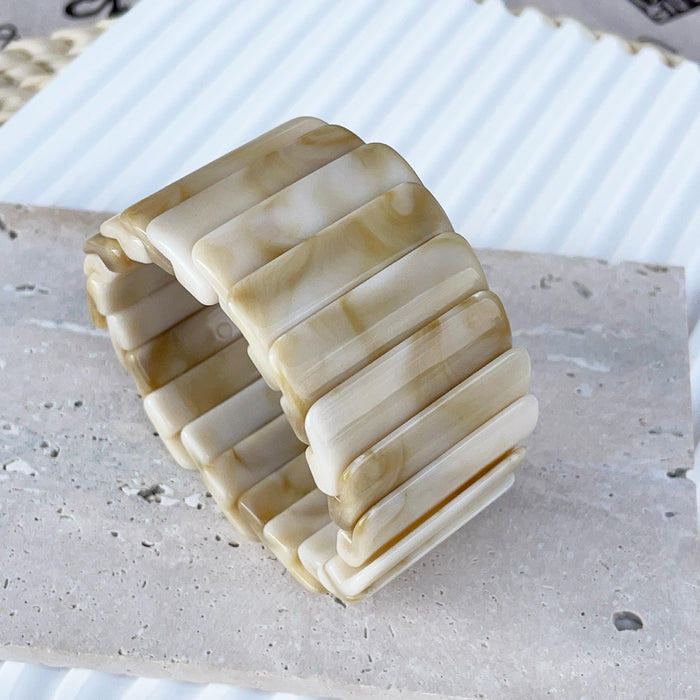 Wholesale New fashionable women's fashion acrylic fish scale shaped bracelet