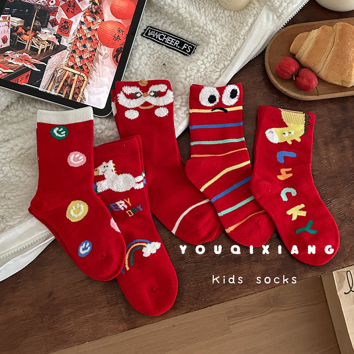 Wholesale Red mid-calf socks for girls in autumn and winter.