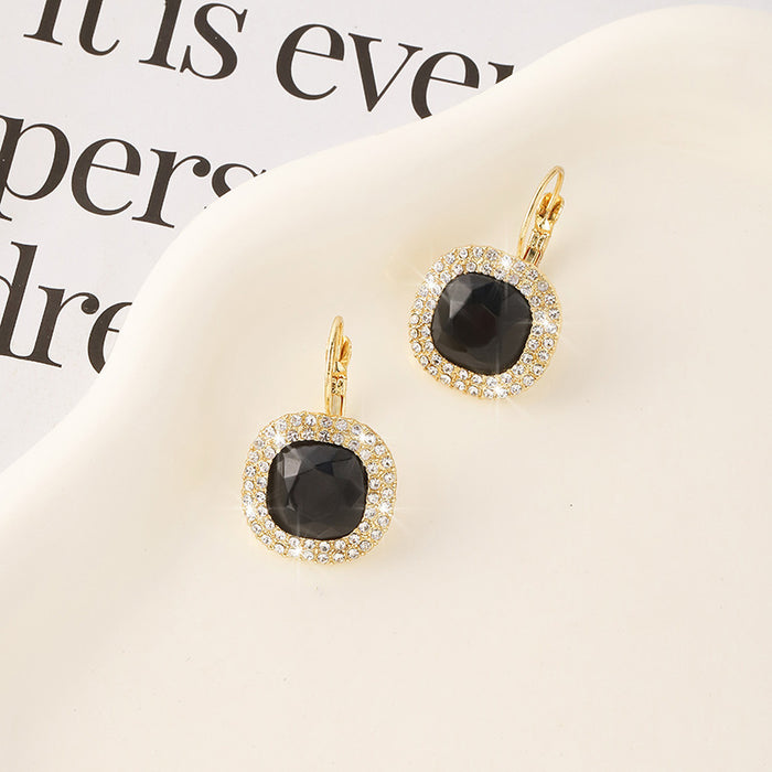 Wholesale Minimalist diamond studded female=niche fashion temperament earrings retro light luxury black earrings high-end silver needle wholesale