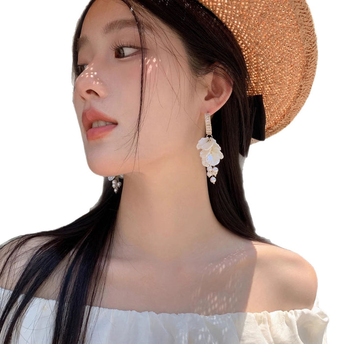 Wholesale White Petal Pearl Earrings Pearl White