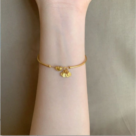 Wholesale The bracelet features a niche design with a light luxury style and a plain circle. It is a handmade accessory