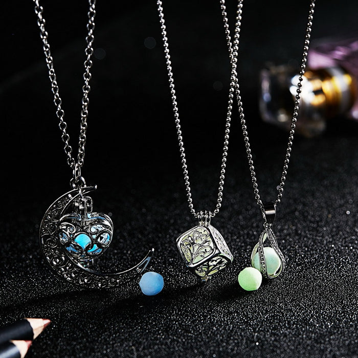Wholesale Heart-shaped Luminous Necklace Pendant Creative Halloween Short Clavicle Chain