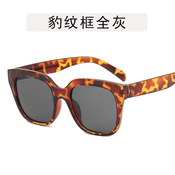 Wholesale New fashionable square frame sunglasses with simple sun protection
