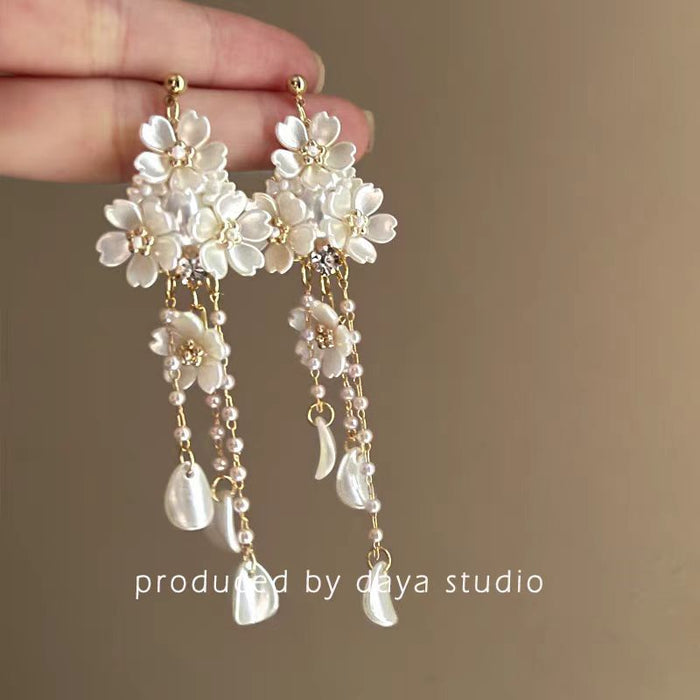 Wholesale Flower tassel earrings with retro temperament, high-end feel, niche design, earrings