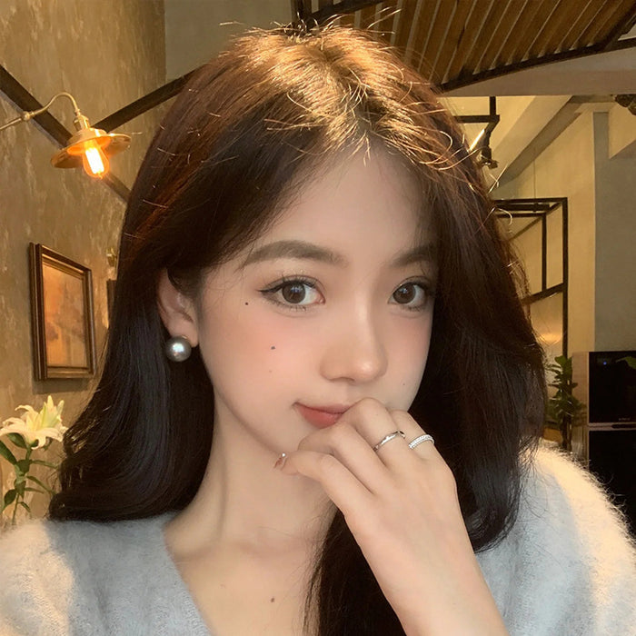 Wholesale Silver gray pearl earrings with silver needles, high-end and niche design, personalized and versatile earrings and earrings