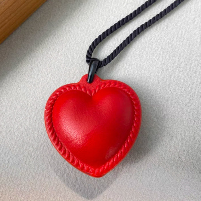 Wholesale Leather heart necklace with peach hearts, versatile and adjustable heart-shaped necklace