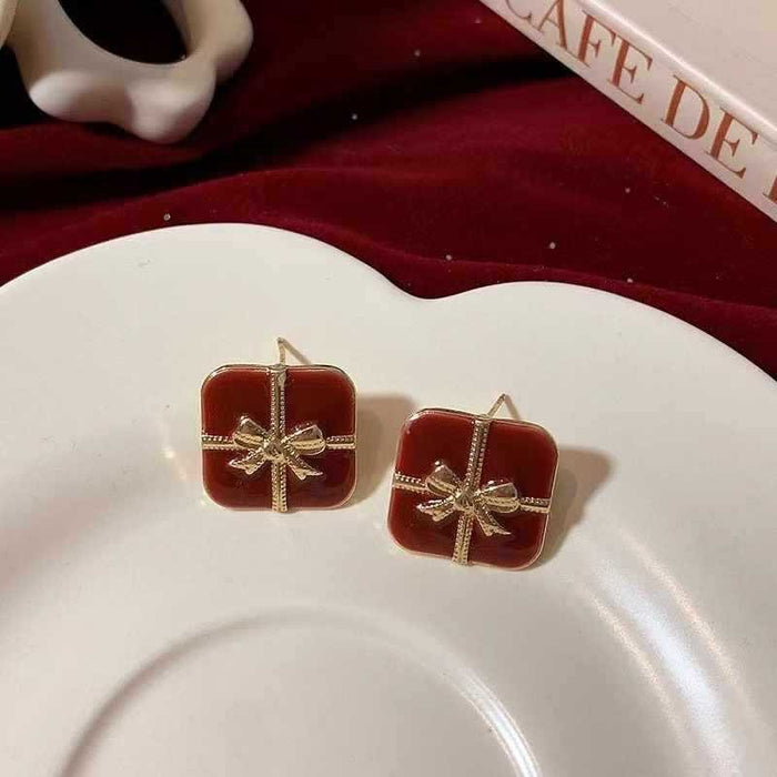 Wholesale Silver needle wine red light luxury retro female temperament pearl earrings high-end earrings