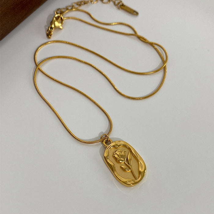 Wholesale Titanium steel necklace, simple square brand rose collarbone chain, summer high-end feeling, can be layered and paired with accessories