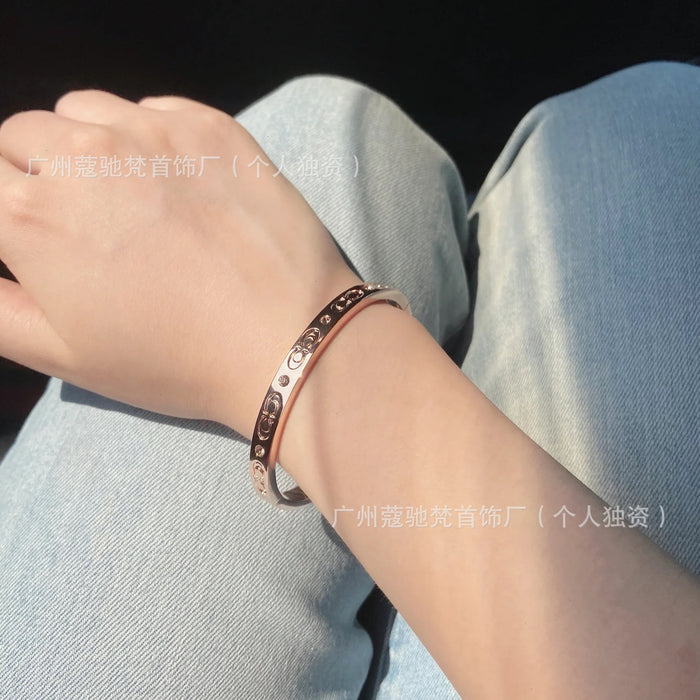 Wholesale New Double C Open Couple Bracelet with Female Letter Logo Engraved Bracelet and Male Gold Plated