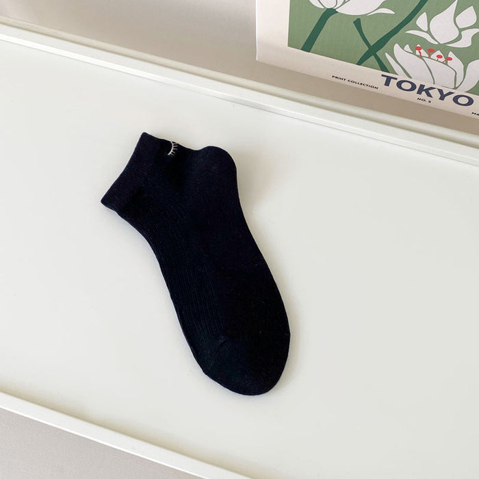 Wholesale Sweat absorbing thin design with embroidered cute short socks, solid color cotton