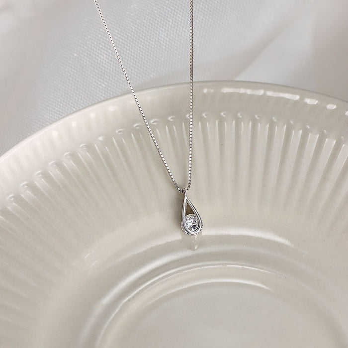 Wholesale Zircon water droplet necklace, light luxury, niche design, geometric collarbone chain, titanium steel new style