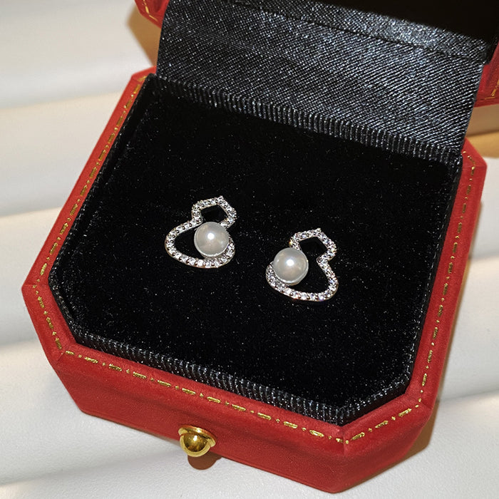 Wholesale Hollow out earrings with pearls, niche micro inlaid zircon earrings, high-end ear clips without ear holes, and a sense of luxury