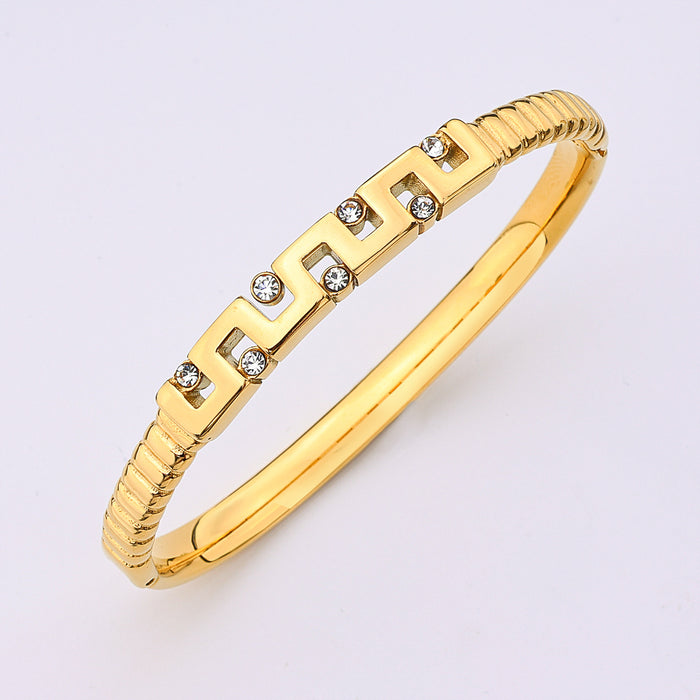Wholesale Electroplated fashionable Great Wall pattern diamond studded buckle titanium steel bracelet