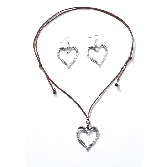 Wholesale Jewelry Sweet Cool Wind Exaggerated Love Necklace Metal Heart Choker