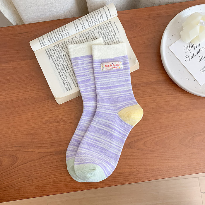 Wholesale Socks with striped fabric label, mid tube socks, versatile cotton socks for wearing outside