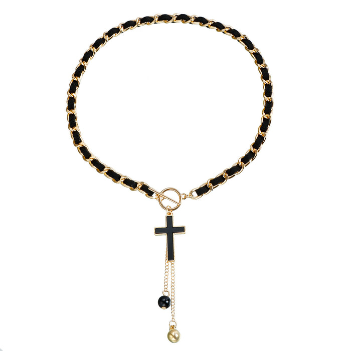 Wholesale Wrapped velvet black heart mother-of-pearl necklace for women,  clavicle chain tassel necklace