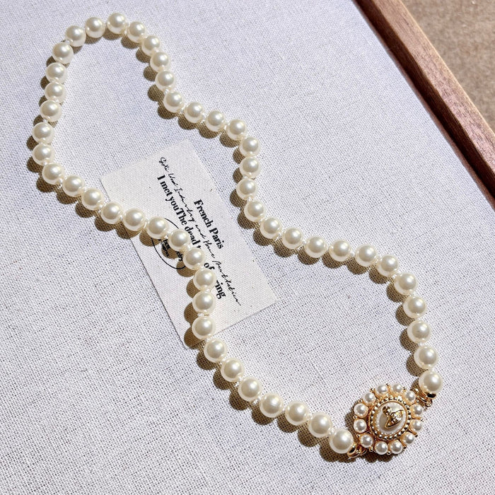 Wholesale Pearl necklace made of brass with elegant temperament