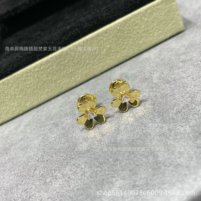 Wholesale Gold Plated Clover Necklace Women' s Fashion Jewelry