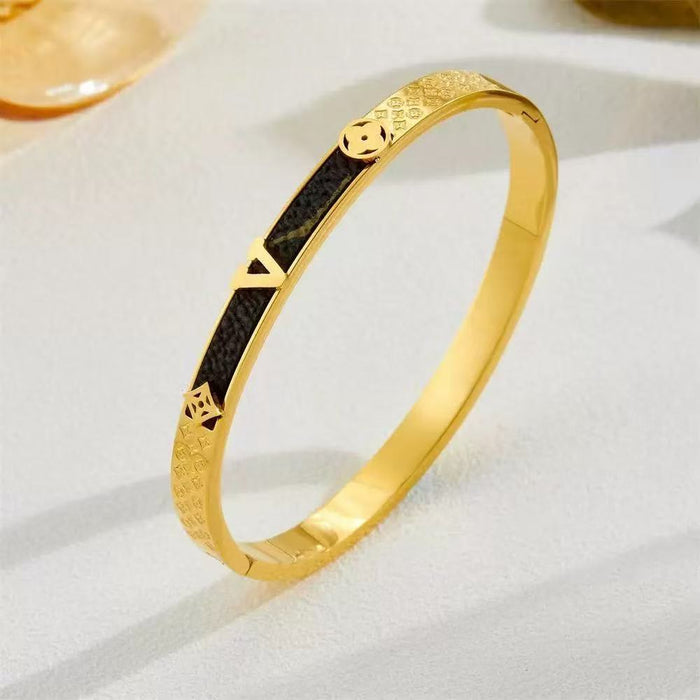 Wholesale V-Shaped Leather Titanium Steel Bracelet Jewelry