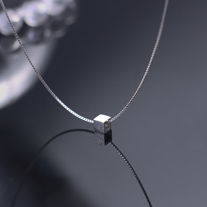 Wholesale New minimalist geometric block pendant with niche design, collarbone chain versatile accessory