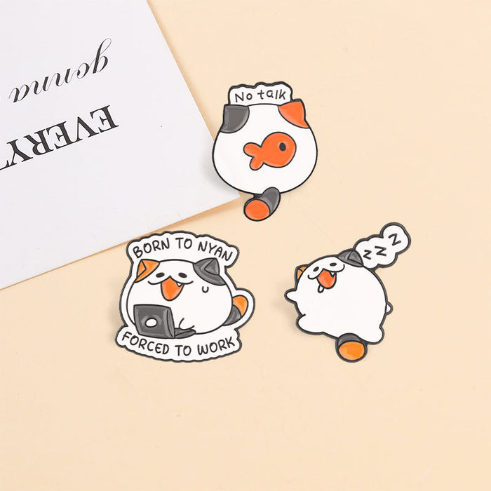 Wholesale Zinc Alloy Enamel Cute Cartoon Chubby Tabby Cat Brooch Funny Sleepy Cat Badge School Bag Accessory