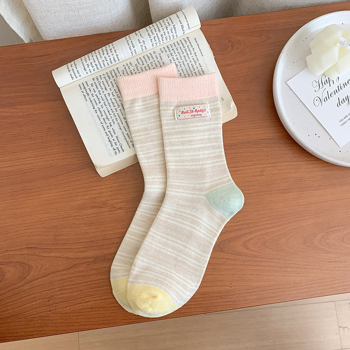 Wholesale Socks with striped fabric label, mid tube socks, versatile cotton socks for wearing outside