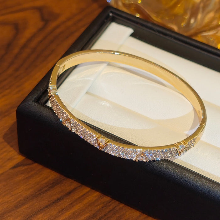 Wholesale Letter Flower Bracelet Light Luxury Bracelet Flash Jewelry for Women