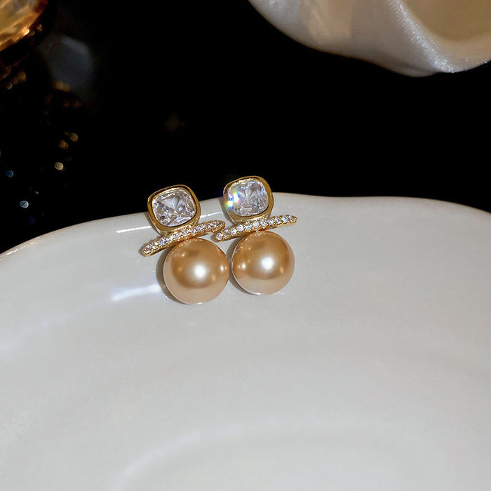 Wholesale Silver needle zircon round artificial pearl earrings high-end luxury retro earrings unique French design earrings