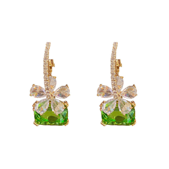 Wholesale Crystal Sparkling Diamond Flower Ear Buckle