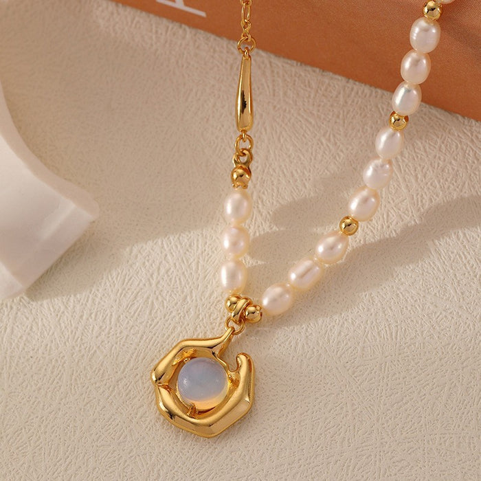 Wholesale Pearl necklace for women, light luxury, niche design, high-end feeling, collarbone chain, retro necklace, sweater chain, accessory