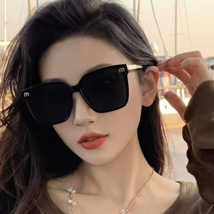 Wholesale Large frame sunglasses with a high-end feel, retro box design, UV resistant sunglasses for the beach