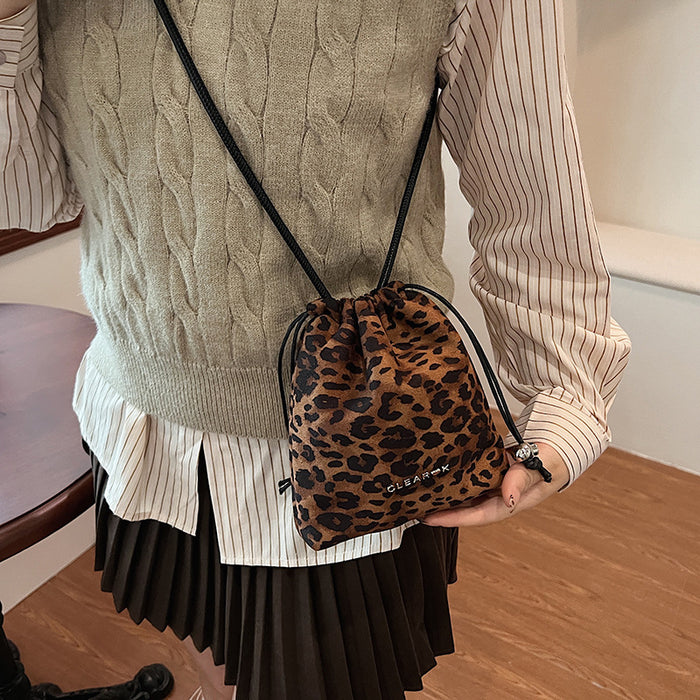 Wholesale Leopard print phone bag with high-end and niche design, fashionable and versatile drawstring small bag, single shoulder crossbody bag
