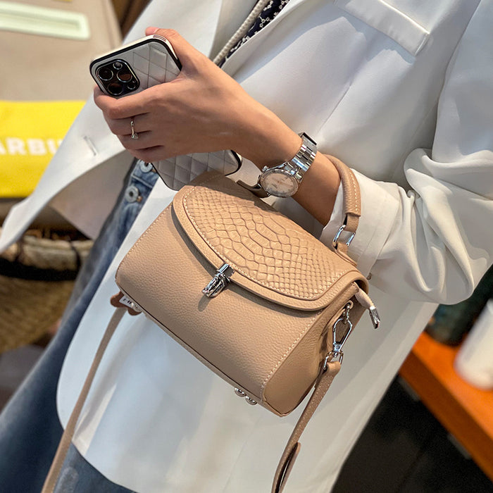 Wholesale First layer cowhide shoulder bag, new leather high-end style, stylish handbag, versatile crossbody bag
