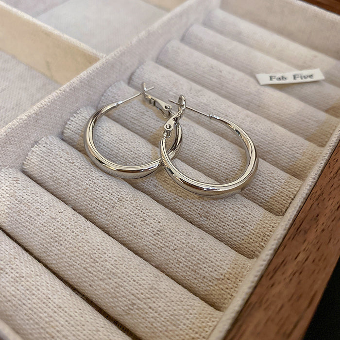 Wholesale Silver needle ear ring niche personality design sense exaggerated earrings women' s fashion temperament earrings