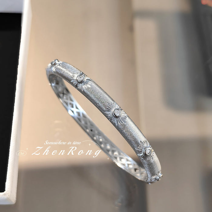 Wholesale Weaving pattern carved gold bracelet, brushed craftsmanship, high-end feeling, light luxury bracelet