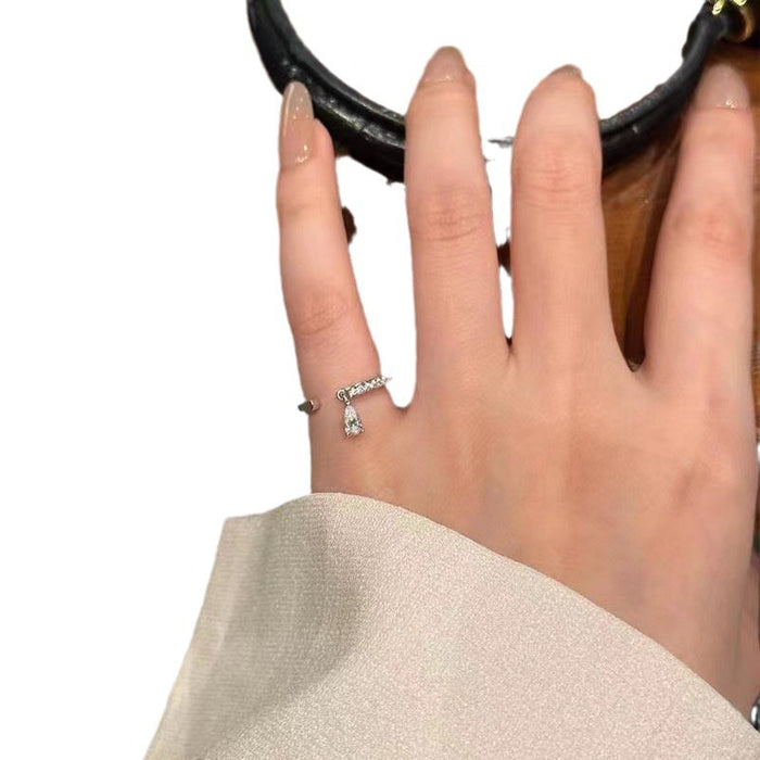 Wholesale Exquisite and luxurious diamond lined ring with a niche design, elegant and minimalist style