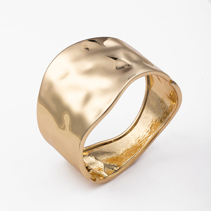 Wholesale Exaggerated jewelry, simple forged alloy bracelet, wide sided metal wind opening bracelet, hand accessory