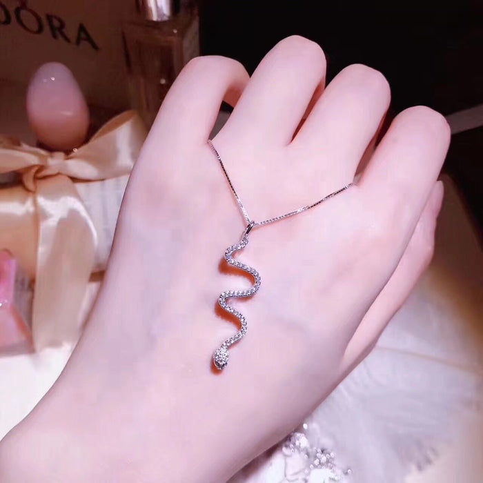 Wholesale New light luxury sparkling diamond snake necklace with niche design, personalized temperament, collarbone chain, versatile sweater chain, neck chain