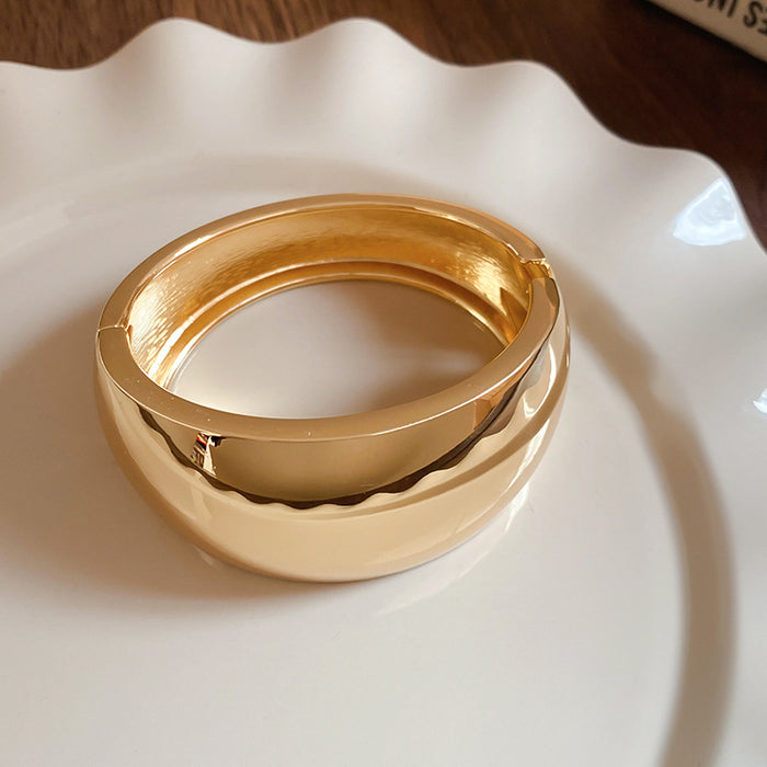 Wholesale Metal bracelet temperament light luxury high sense bracelet niche personality exaggerated jewelry women