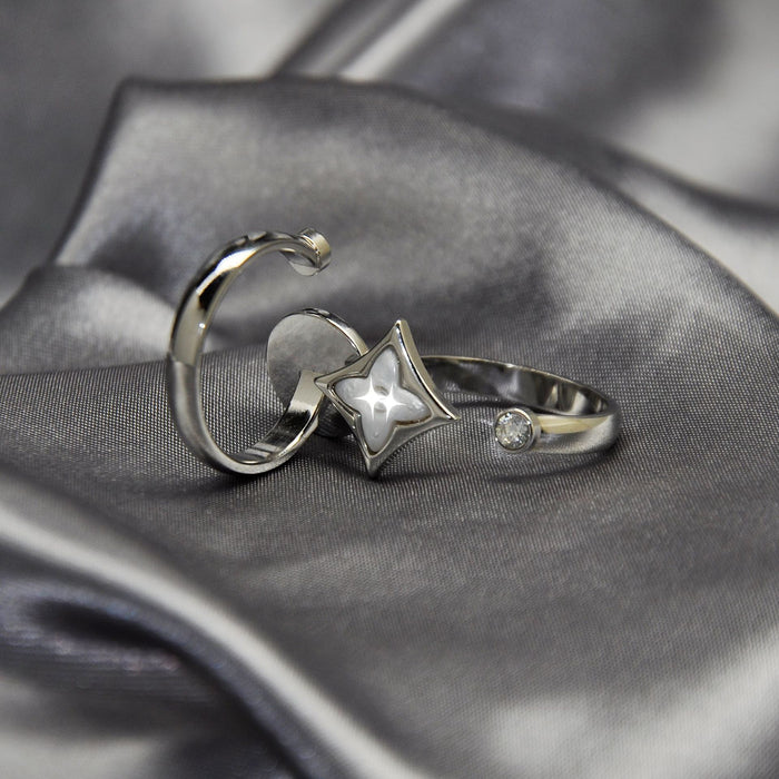 Wholesale Sharp flower round cake ring, light luxury mother of pearl plated 18K gold four leaf clover ring