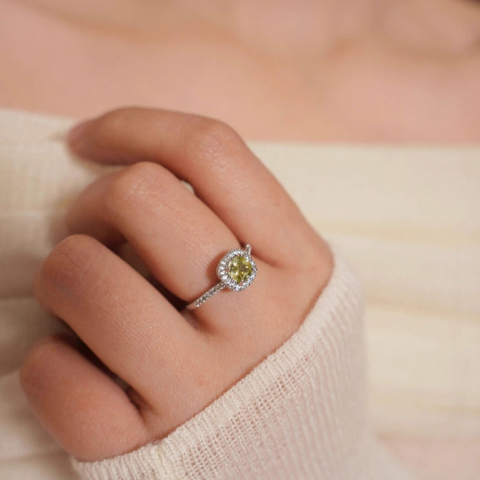 Wholesale Vintage olive ring with niche design, light luxury